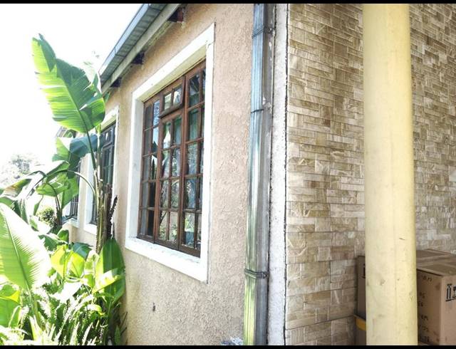 8 BEDROOM HOUSE FOR SALE IN BEZUIDENHOUT VALLEY